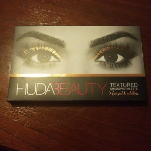 Huda beauty rose gold textured shadows palette